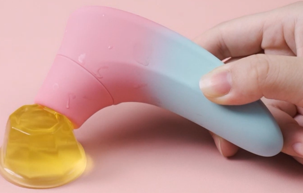 Female clitoral suction device